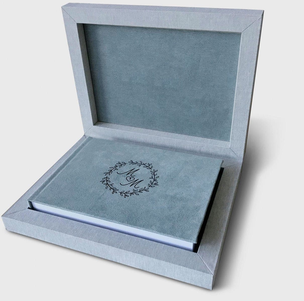 Robi's Photo Studio - Luxury Premium Album Sample 1