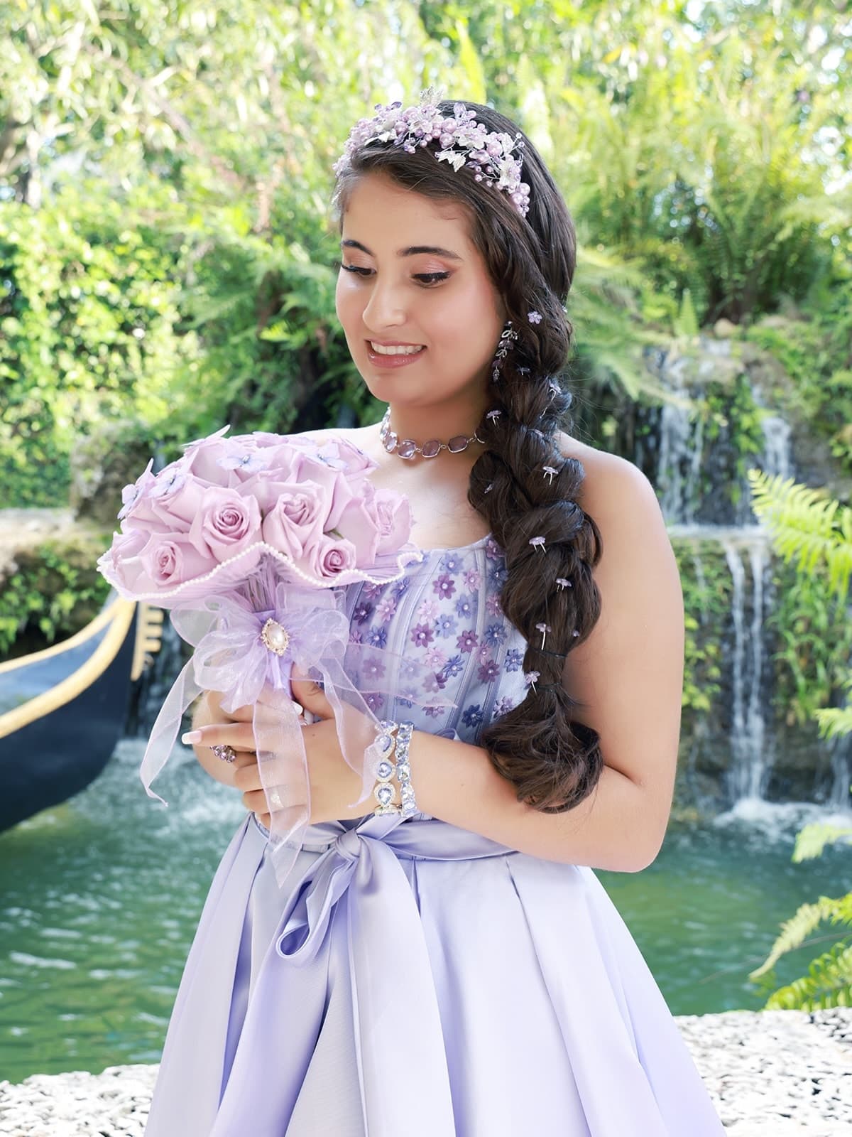Resaltando la belleza natural de nuestras Quinceañeras. Sin exageraciones Natural es Belleza Paquetes todo incluido y f